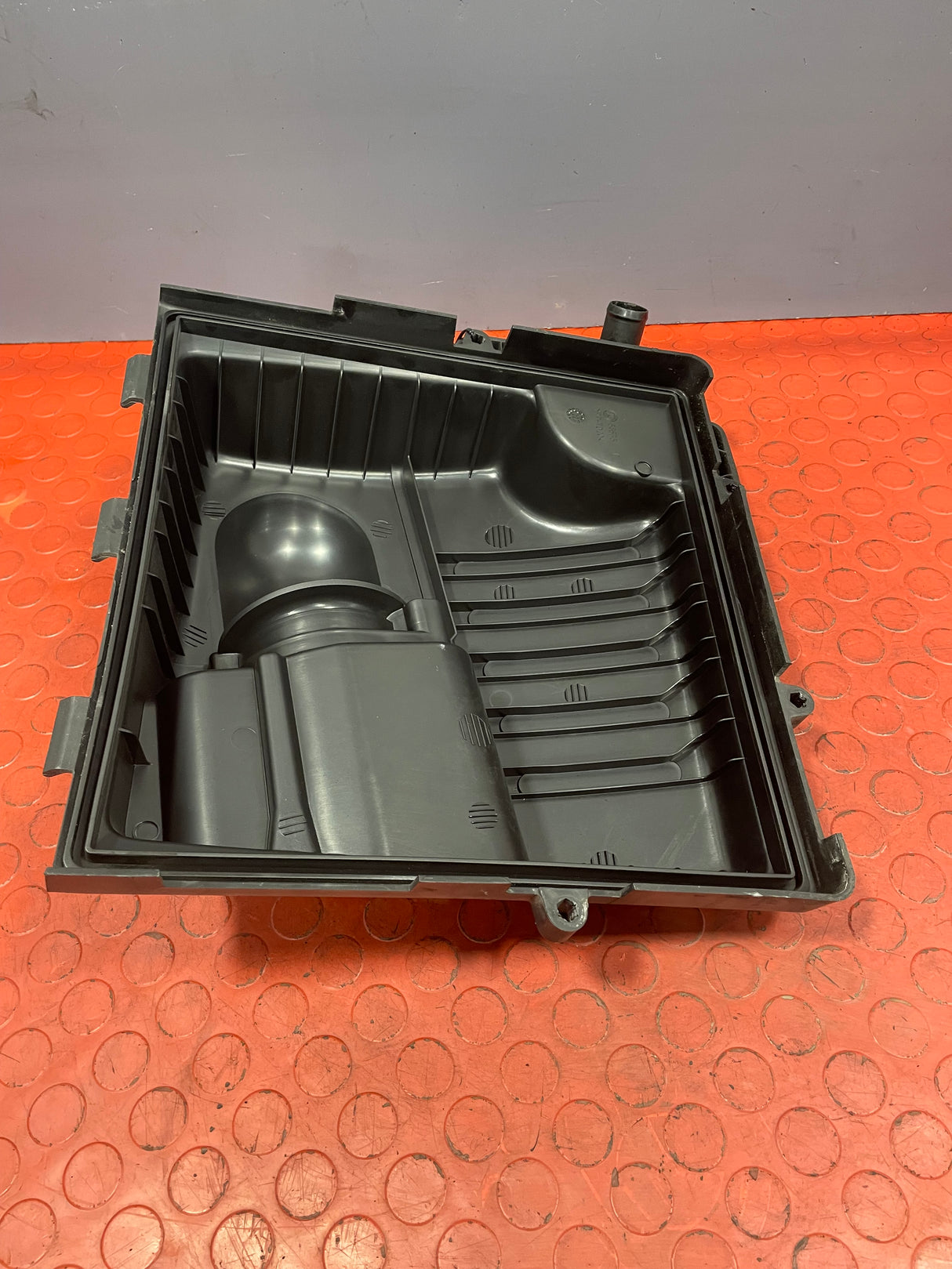 Renault Trafic/Vauxhall Vivaro AIR BOX LID 2.0 DCi 2010-2014 P/N H8200542143