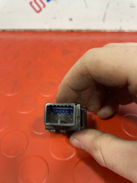 Toyota Hilux 2015-16 GENUINE DIFF LOCK SWITCH P/N R15E122