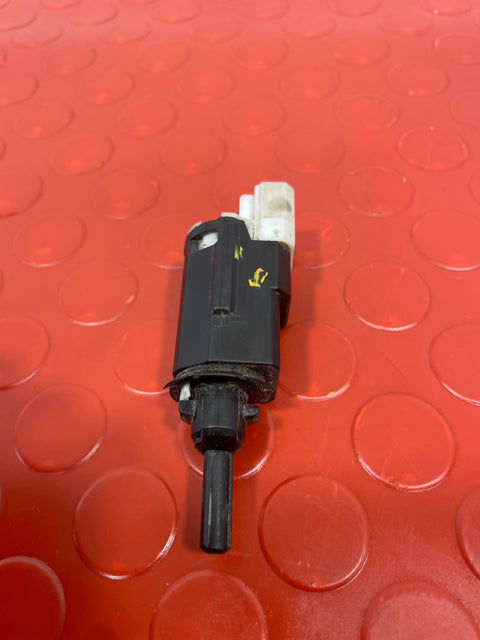 Renault Master BRAKE LIGHT SWITCH 2010–2019 2.3 dCi 4-pin P/N 253205115R