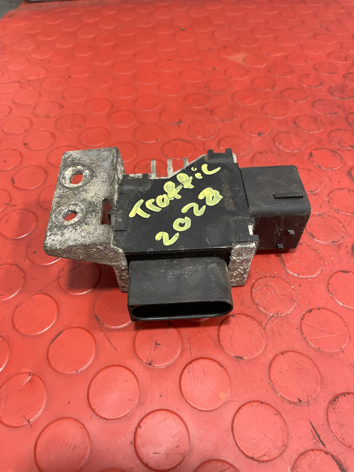 Renault Trafic/Vauxhall Vivaro/Nissan NV300 GLOW PLUG RELAY 2014-2019 P/N 271203982R