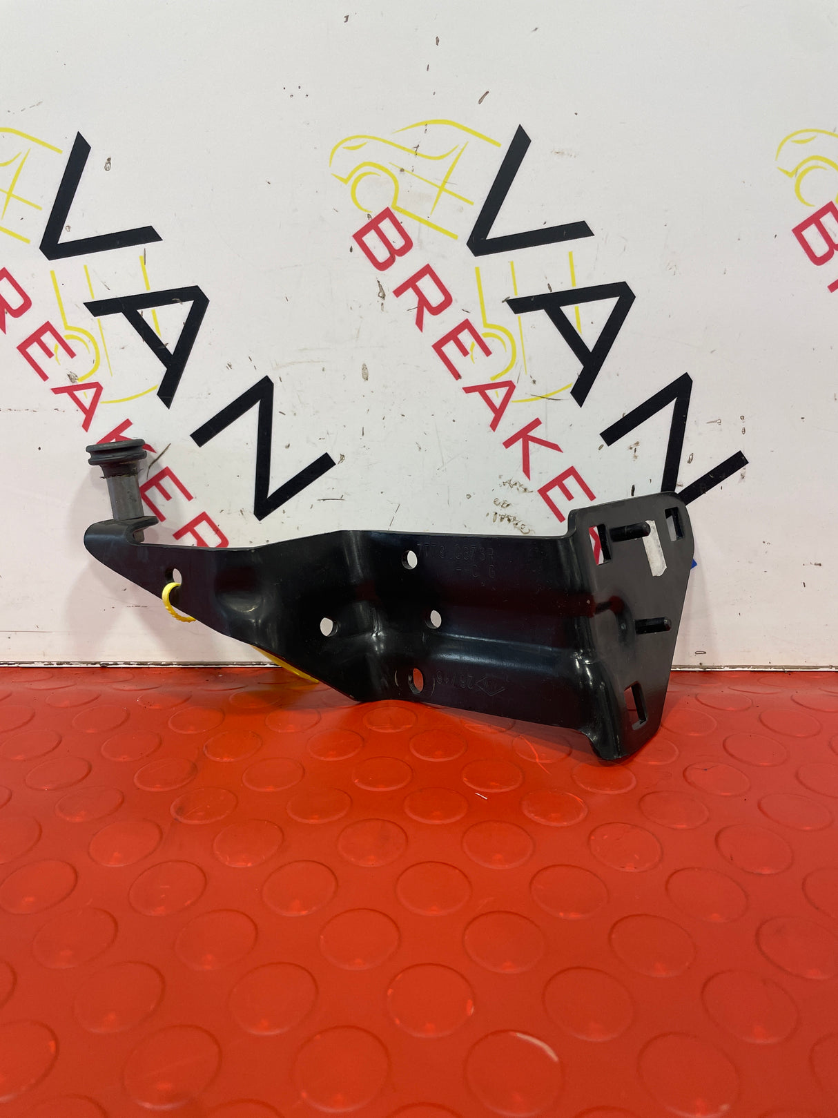 Renault Master/Vauxhall Movano Mk3 TOP LEFT SLIDING DOOR ROLLER BRACKET P/N 777950673R