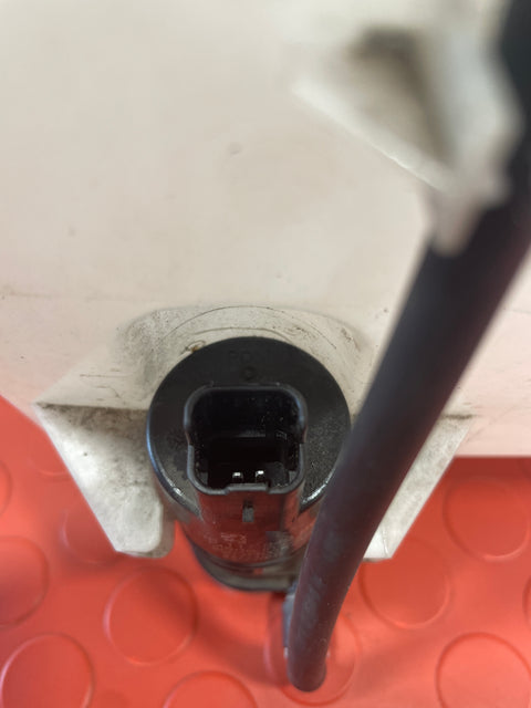 Vauxhall Vivaro/ Citroen Dispatch/ Peugeot Expert/ Toyota Proace 2017 –2023 Washer Bottle (WITH PUMP) P/N 9809803680