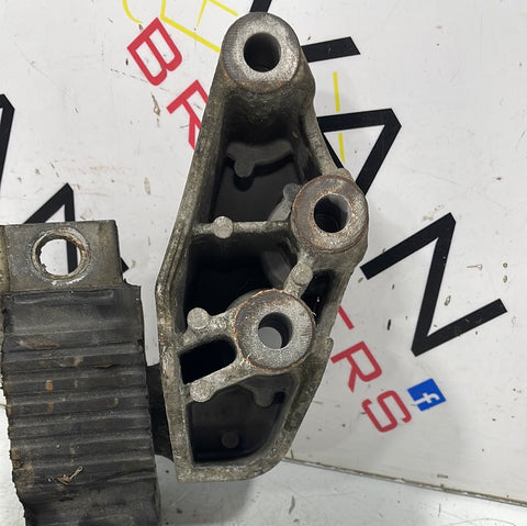 Citroen Relay/ Peugeot Boxer/ Fiat Ducato MK3 RIGHT ENGINE MOUNT BRACKET 2.2d 110kw P/N 1367173080