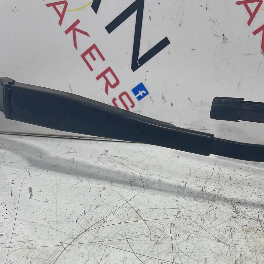 Vauxhall Vivaro/ Renault Trafic/Nissan NV300 MK3 WIPER ARM DRIVERS SIDE O/S 2014-2021 P/N 288812359R