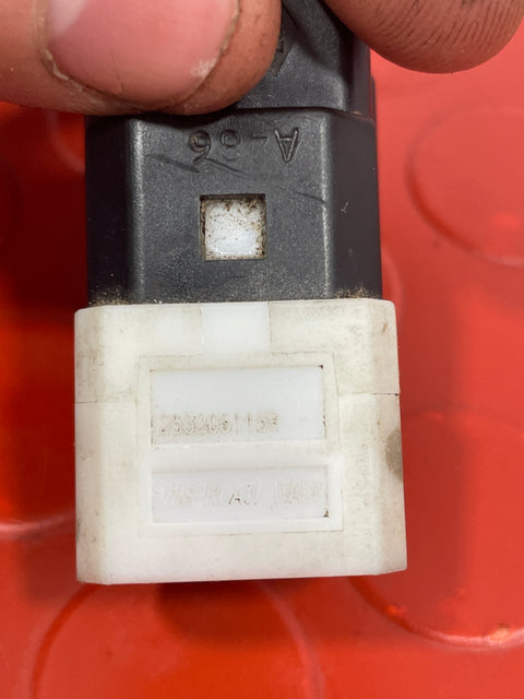 Renault Master BRAKE LIGHT SWITCH 2010–2019 2.3 dCi 4-pin P/N 253205115R