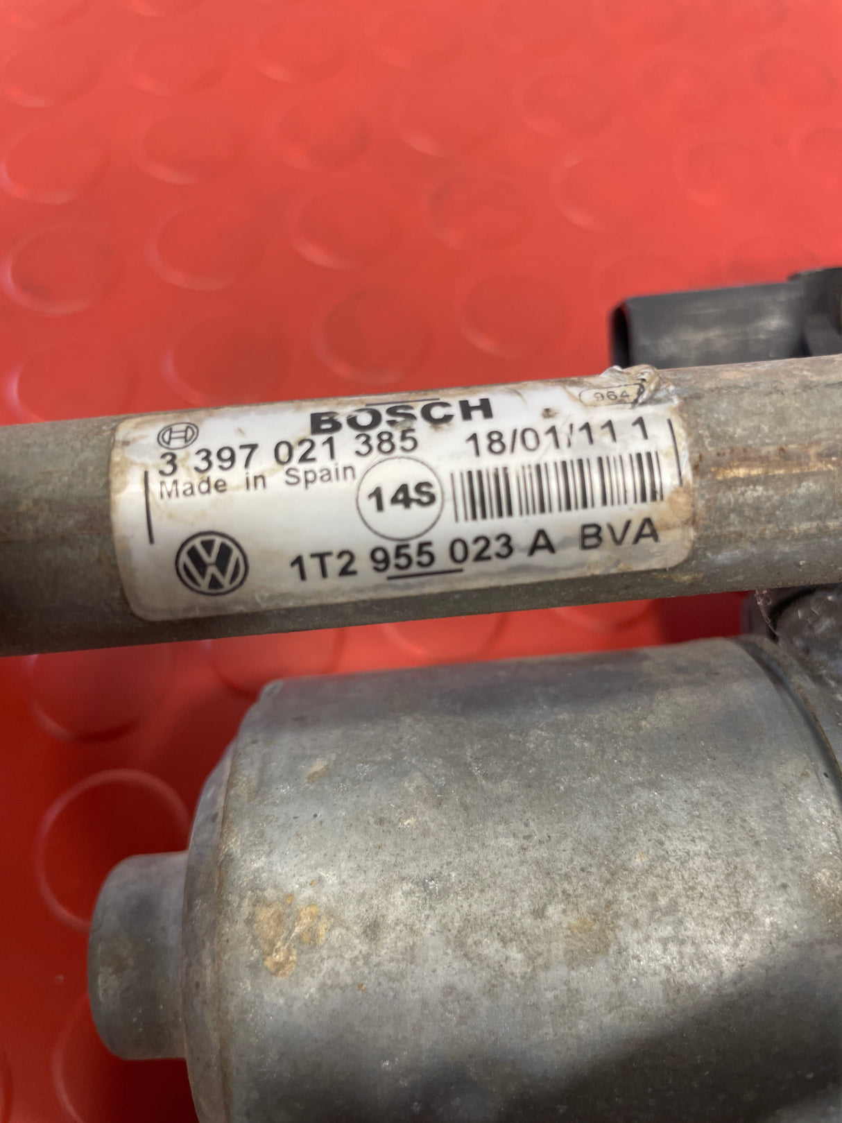 Volkswagen Transporter T6/Touran/Caddy WIPER LINKAGE WITH MOTOR 2010-2015 P/N 1T2955023A