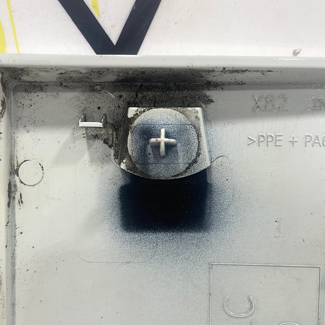 Renault Trafic/Vauxhall Vivaro/Nissan NV300 MOULDING UNDER FUEL FILLER FLAP PASSENGER'S SIDE (WHITE) 2014-2019 P/N 788287806R