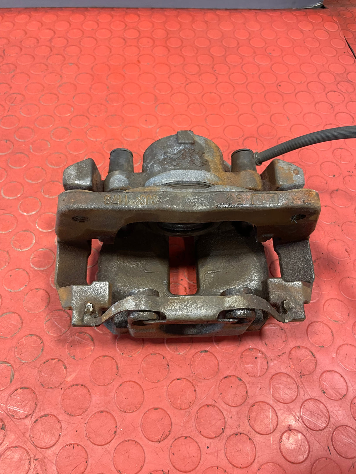 Citroen Berlingo/Peugeot Partner/Vauxhall Combo/Toyota Proace City BRAKE CALIPER Front Drivers Side (With Carrier) 1.5 2018-2025 P/N 9830798780 - 1