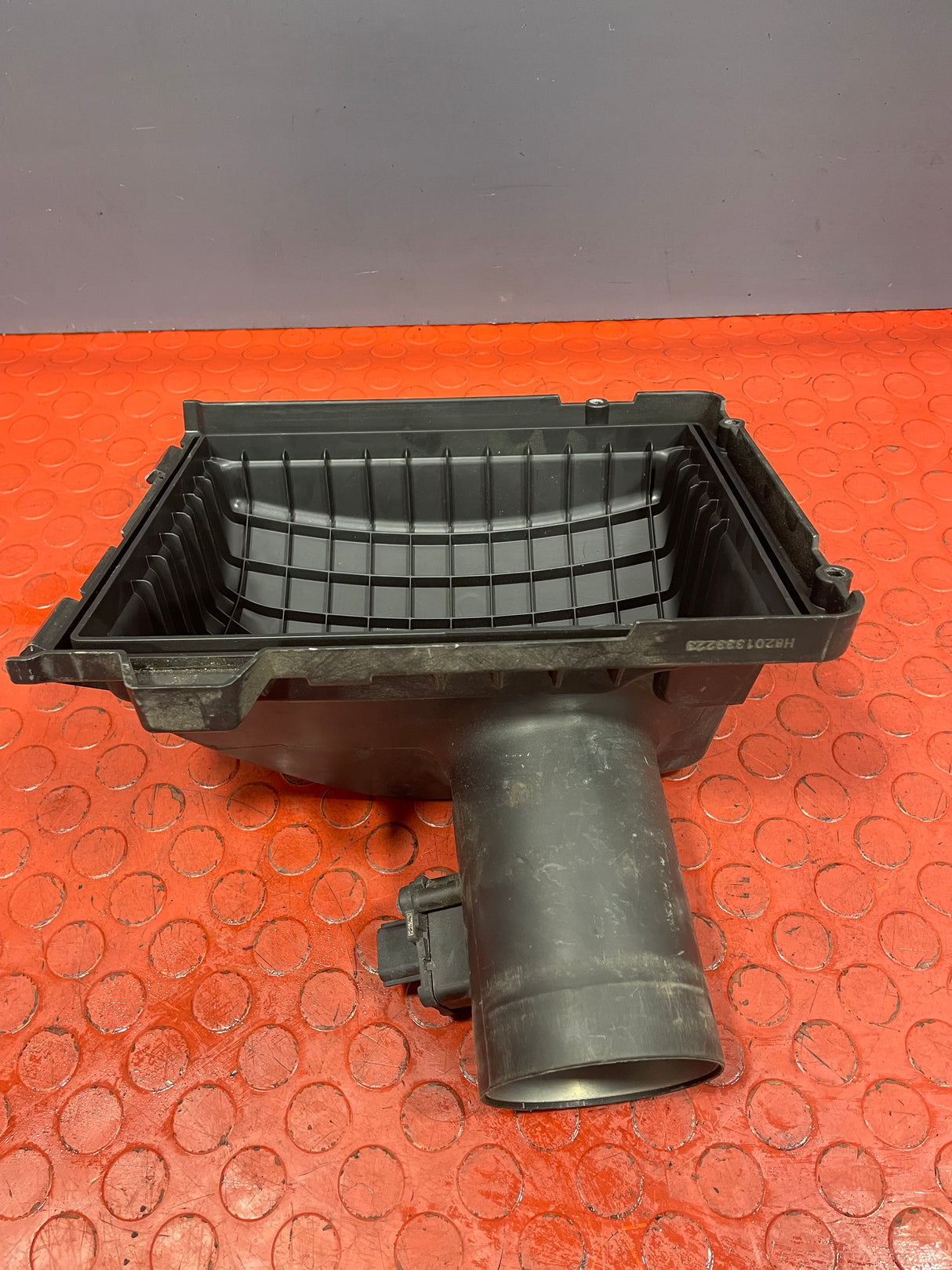 Vauxhall Vivaro/Renault Trafic AIR BOX LID AND MAF SENSOR 2014-2019 P/N H8201333223