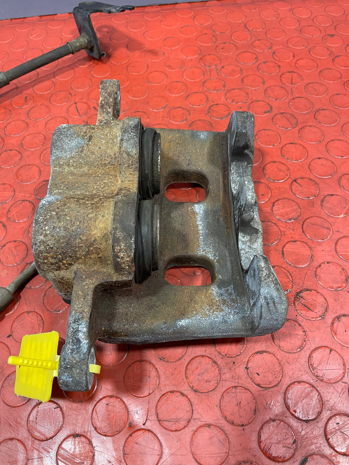 Ford Ranger Wildtrak FRONT BRAKE CALIPER Drivers Side 2018-2024 P/N AB312B135