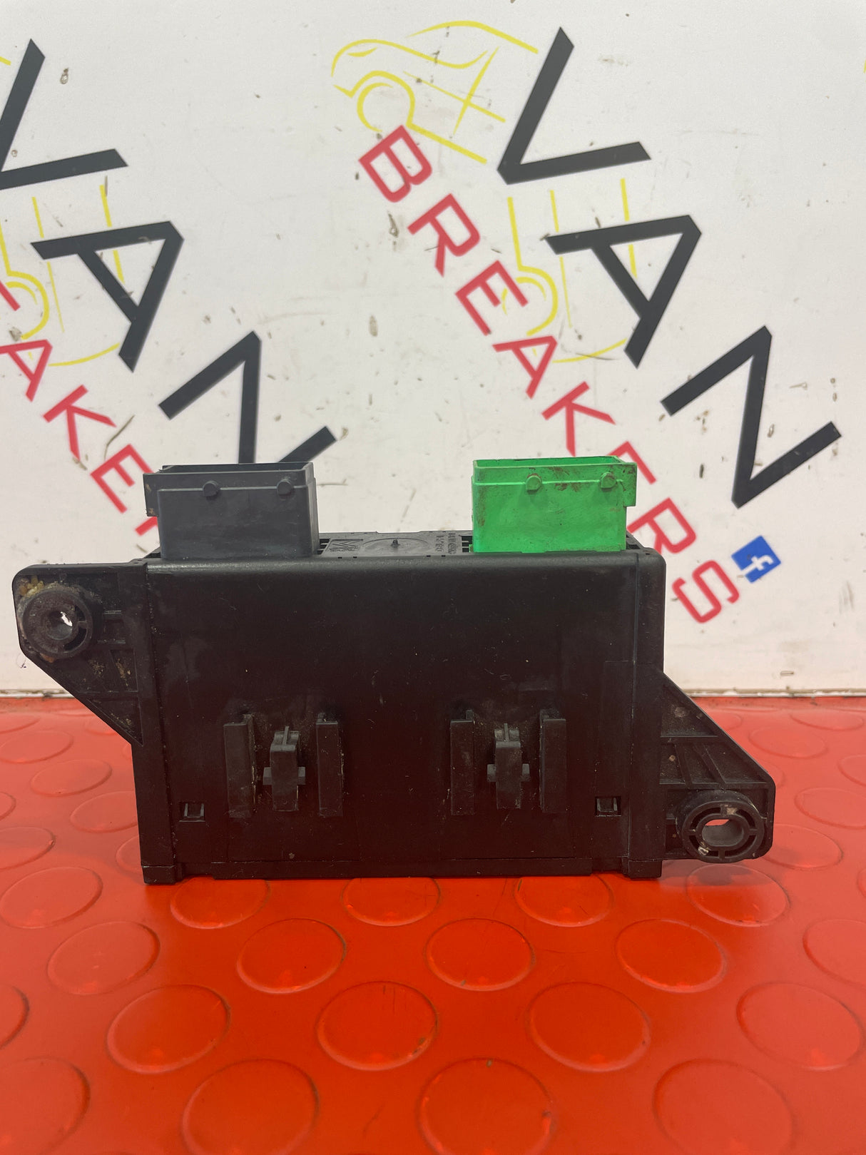 Peugeot Partner/Expert FUSE PORT 2019-2024 P/N 9807499880