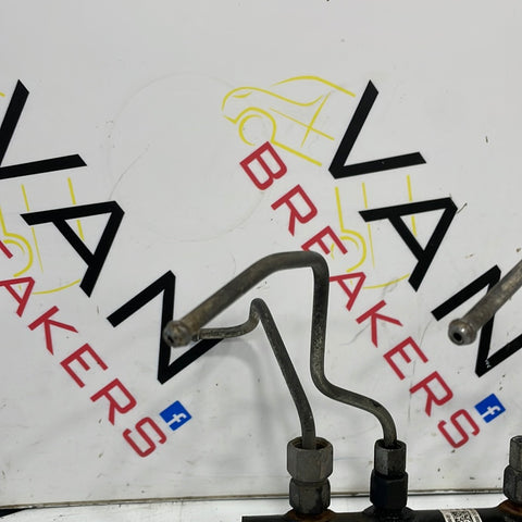Peugeot Partner/Citroen Berlingo 1.6HDI FUEL INJECTION RAIL P/N 9685297580-01 - 1