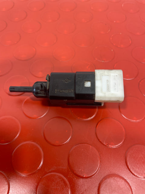 Renault Master BRAKE LIGHT SWITCH 2010–2019 2.3 dCi 4-pin P/N 253205115R