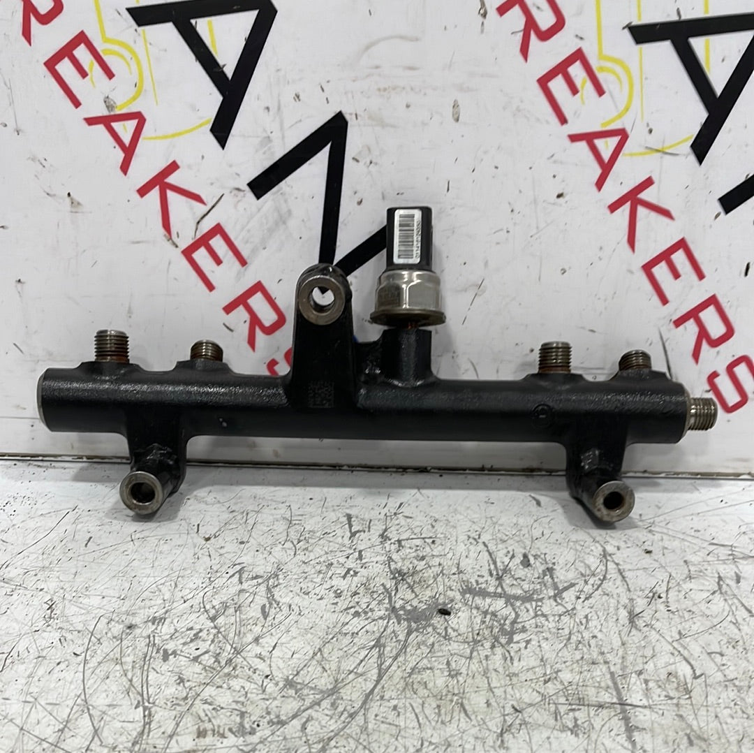 Ford/Citroen/Peugeot INJECTOR RAIL WITH SENSOR 2.0L P/N 9681909680-04