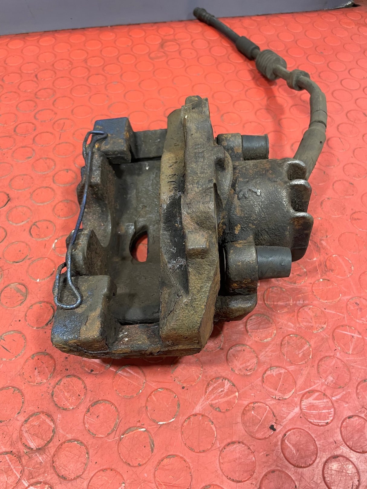 Citroen Berlingo/Peugeot Partner BRAKE CALIPER Front Passengers Side (With Carrier) 1.6 2008-2018 P/N 9670613980