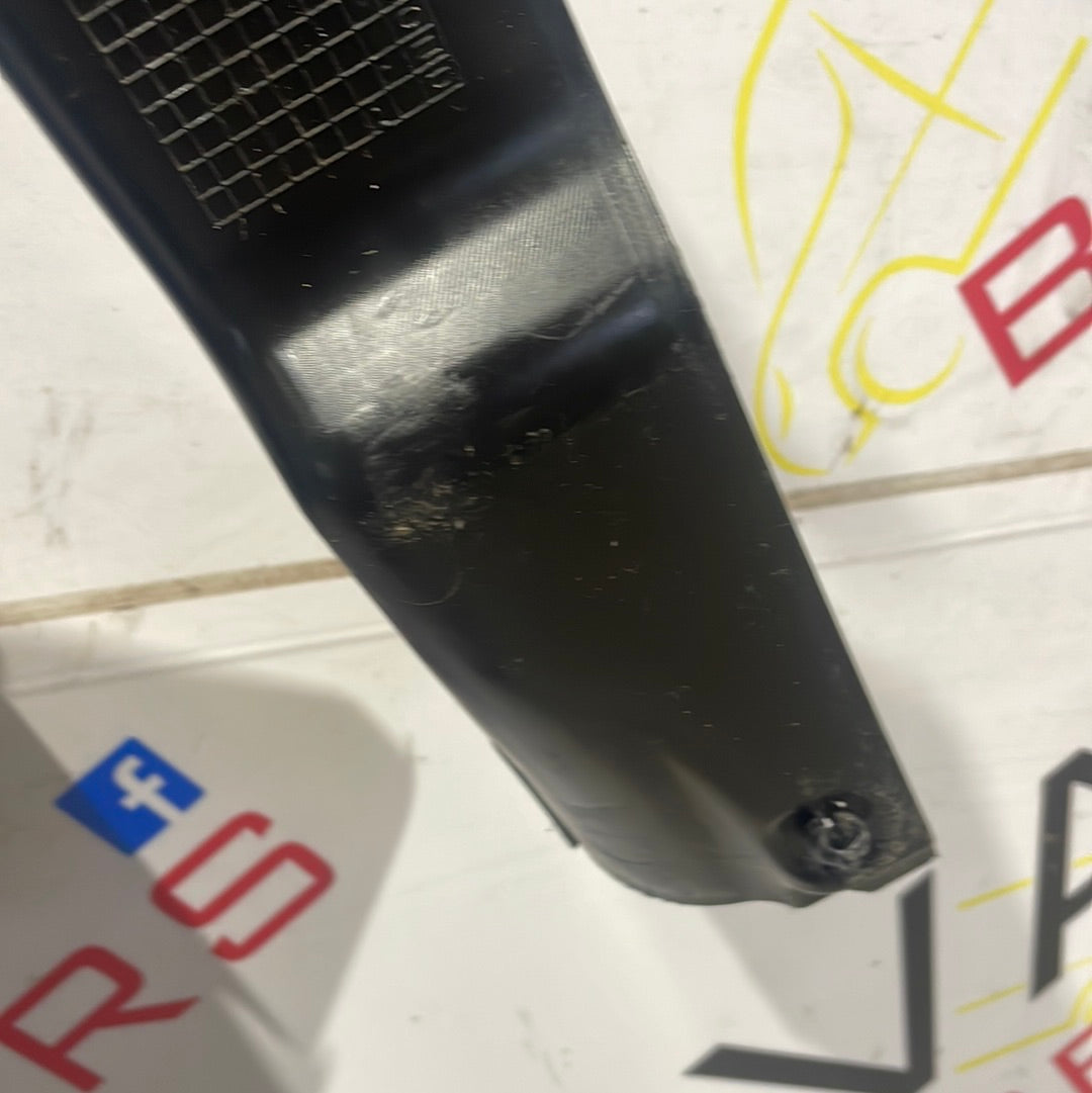 John Deere Gator SEAT COVER CONSOLE 2013 P/N M162788