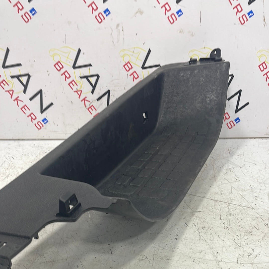 Citroen Dispatch/ Peugeot Expert/ Toyota Proace/ Vauxhall Vivaro DOOR STEP COVER TRIM FRONT RIGHT SIDE 2019-2023 P/N 98129341ZD