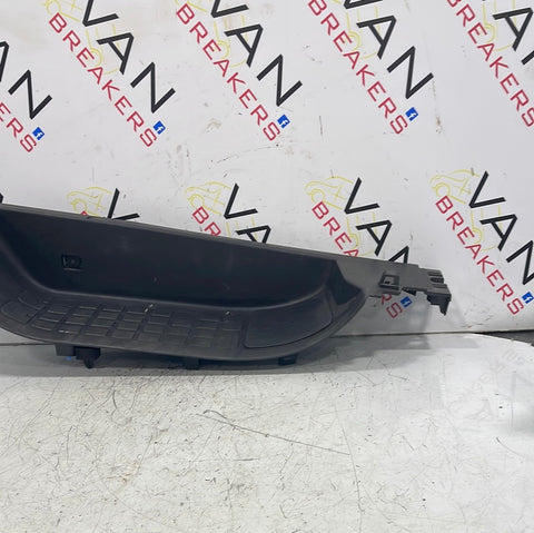 Citroen Dispatch/ Peugeot Expert/ Toyota Proace/ Vauxhall Vivaro(19) STEP COVER 98100695ZD