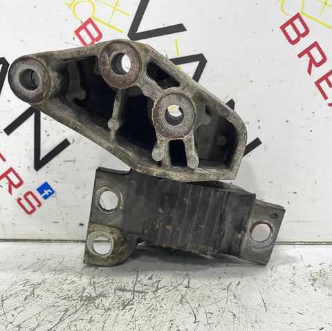 Citroen Relay/ Peugeot Boxer/ Fiat Ducato MK3 RIGHT ENGINE MOUNT BRACKET 2.2d 110kw P/N 1367173080