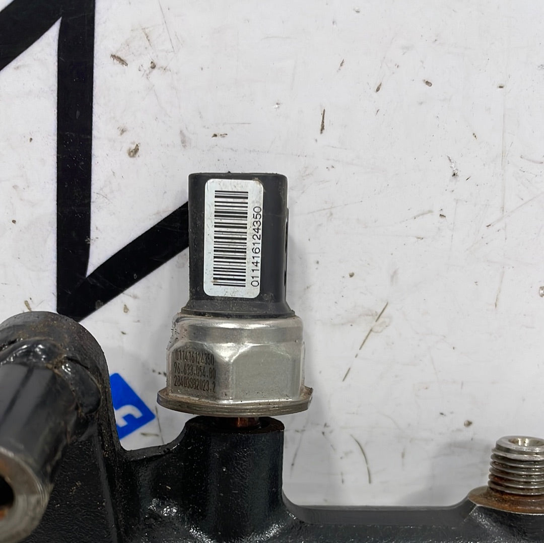 Ford/Citroen/Peugeot INJECTOR RAIL WITH SENSOR 2.0L P/N 9681909680-04