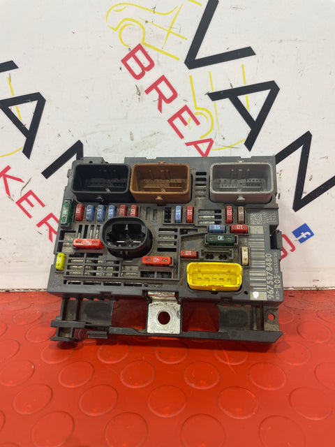 Peugeot Partner/Citroen Berlingo R05 ENGINE BAY FUSE BOX BSM P/N 9675878480