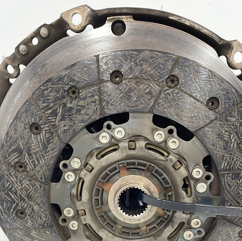 Volkswagen Crafter FWD CLUTCH PLATE WITH PRESSURE PLATE 2.0 2021 P/N 04L141015P