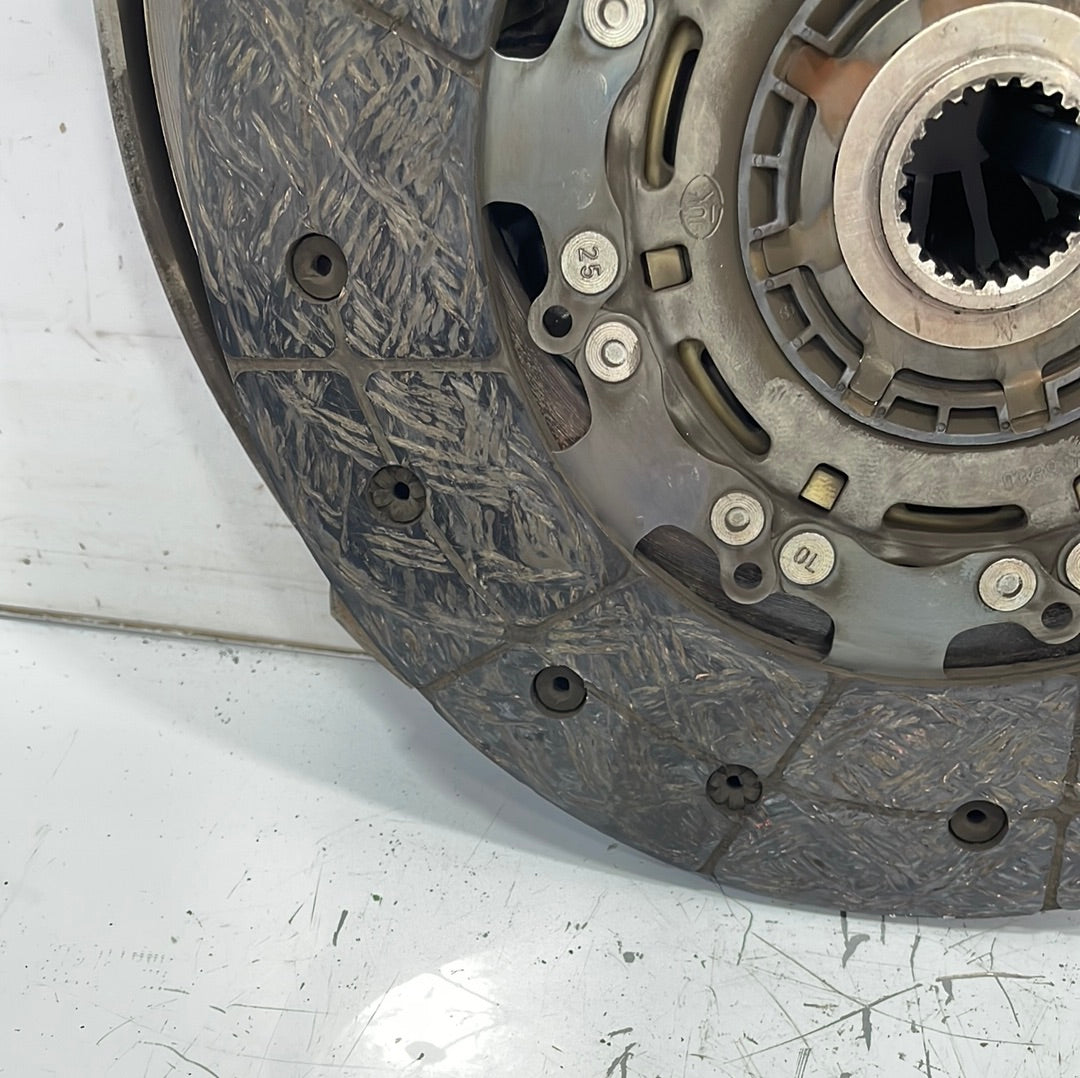 Volkswagen Crafter FWD CLUTCH PLATE WITH PRESSURE PLATE 2.0 2021 P/N 04L141015P