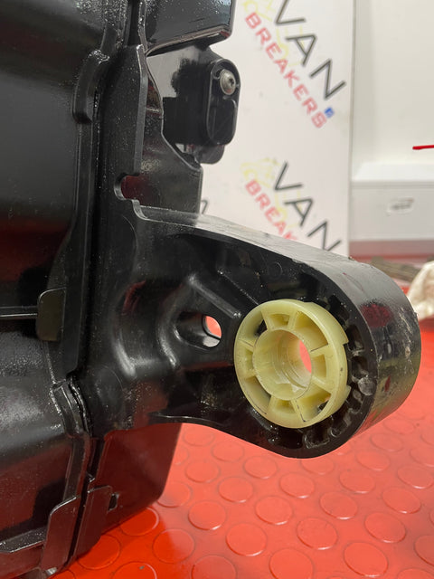 Citreon Berlingo/Peugeot Partner/Vauxhall Combo/Proace City 1.5 ADBLUE TANK COMPLETE WITH PUMP 2019> P/N 9832421480