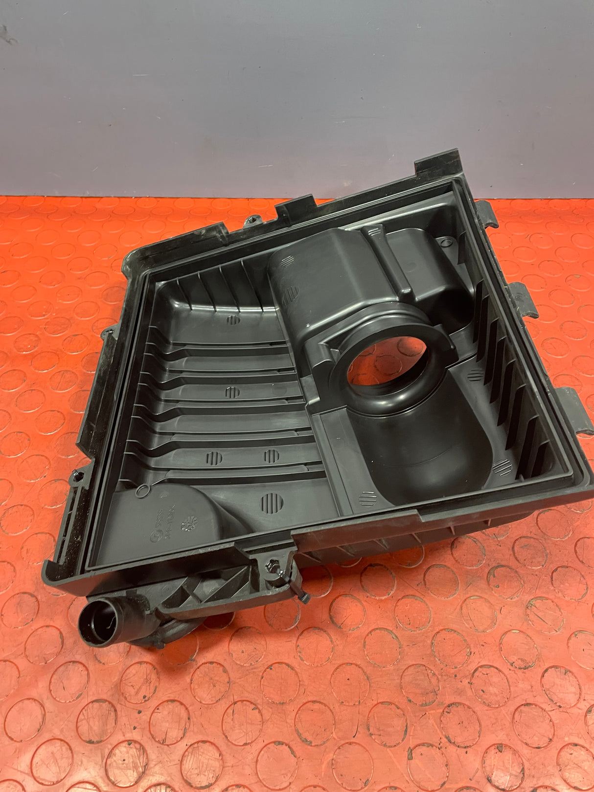 Renault Trafic/Vauxhall Vivaro AIR BOX LID 2.0 DCi 2010-2014 P/N H8200542143