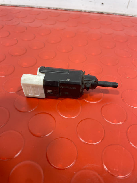 Renault Master BRAKE LIGHT SWITCH 2010–2019 2.3 dCi 4-pin P/N 253205115R
