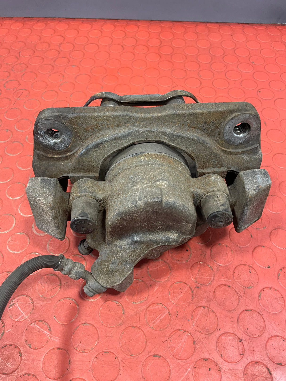 Citroen Berlingo/Peugeot Partner/Vauxhall Combo/Toyota Proace City BRAKE CALIPER Front Drivers Side (With Carrier) 1.5 2018-2025 P/N 9830798780