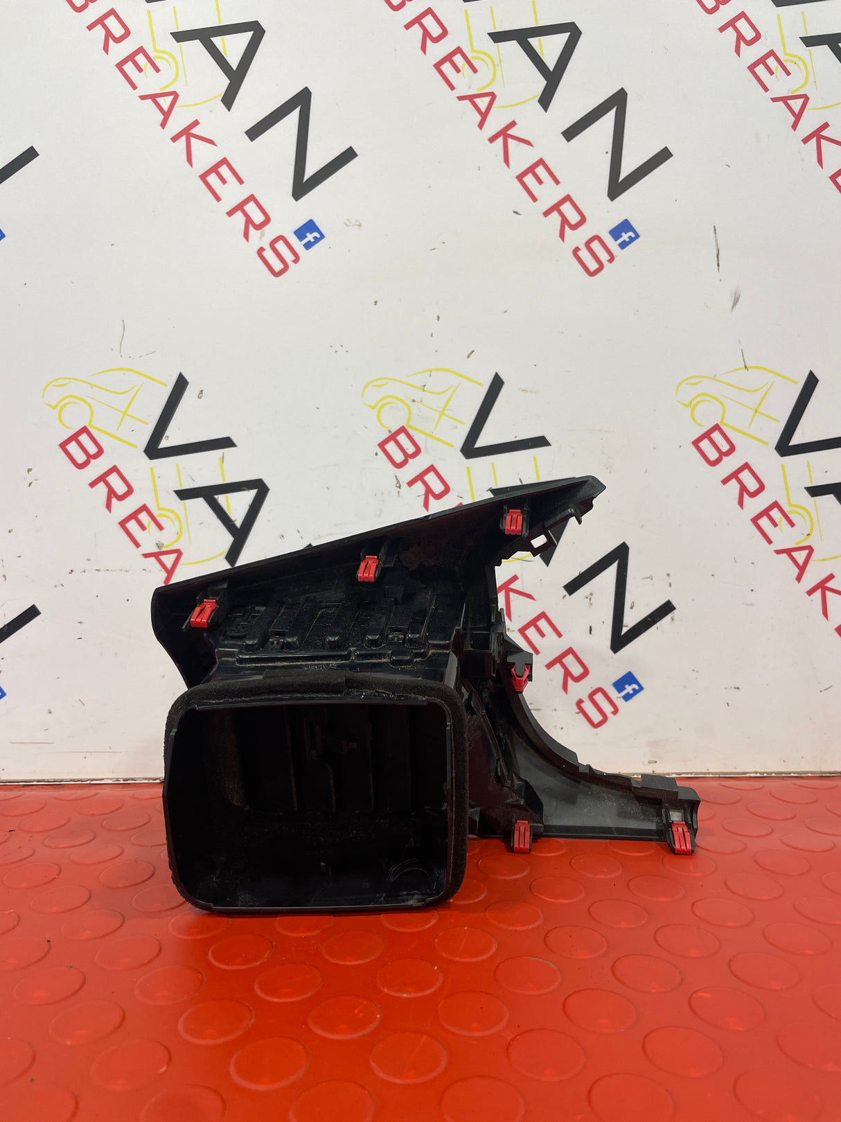 Toyota Hilux Mk8 DRIVERS SIDE DASH VENT 2017-2021 P/N 5565-0KK050