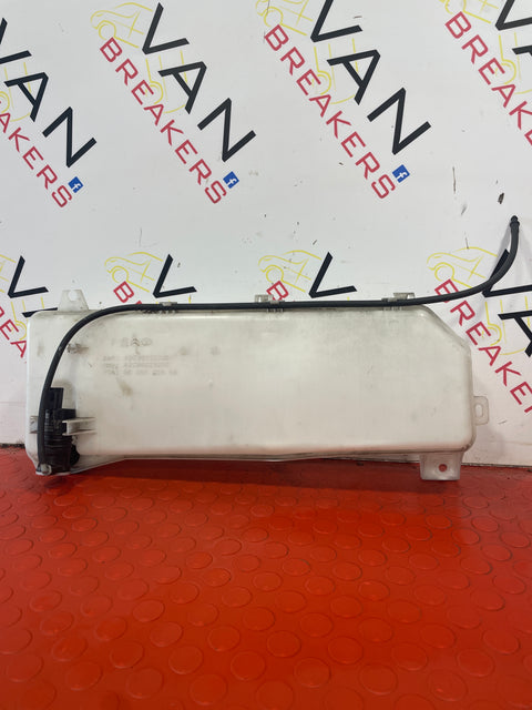 Vauxhall Vivaro/ Citroen Dispatch/ Peugeot Expert/ Toyota Proace 2017 –2023 Washer Bottle (WITH PUMP) P/N 9809803680