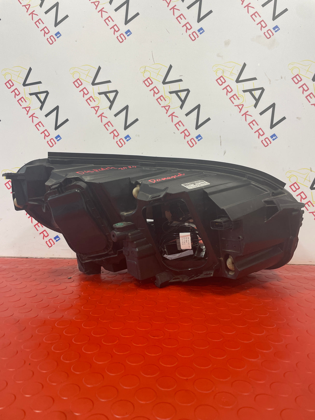 Citroen Dispatch/ Peugeot Expert/ Toyota Proace/ Vauxhall Vivaro (19) PASSENGER SIDE HEADLIGHT 2017-2024 (Damaged see pics) P/N 9808567980-D2