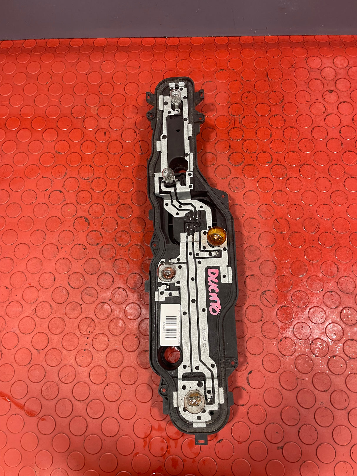 Citroen Relay/Peugeot Boxer/Fiat Ducato REAR TAILLIGHT BULB CARRIER Passenger Side 2008-2019 P/N 20620751