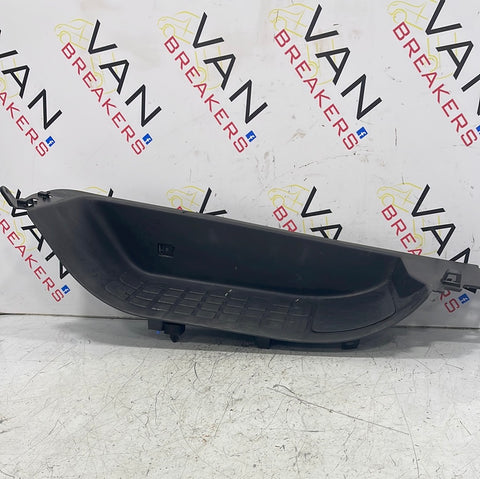 Citroen Dispatch/ Peugeot Expert/ Toyota Proace/ Vauxhall Vivaro(19) STEP COVER 98100695ZD