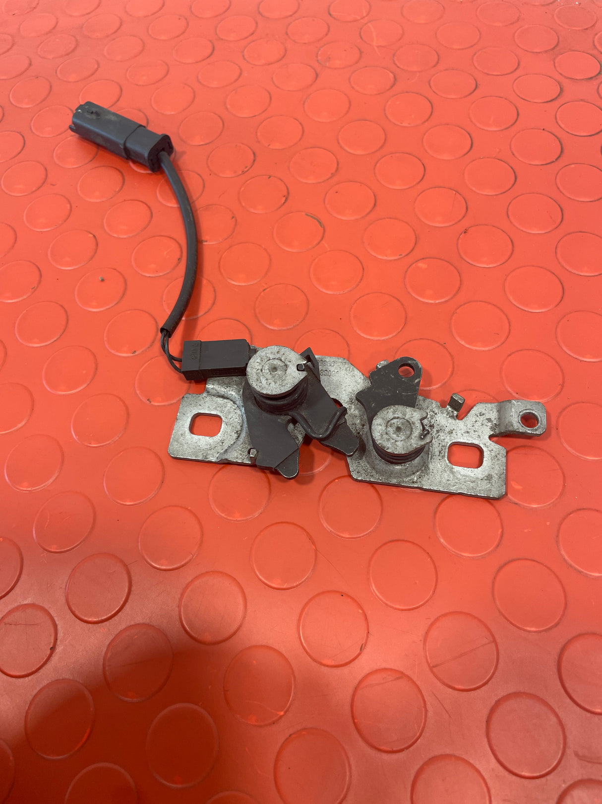 Vauxhall Combo E & Vauxhall Vivaro BONNET CATCH 2018-2023 P/N 9808870280