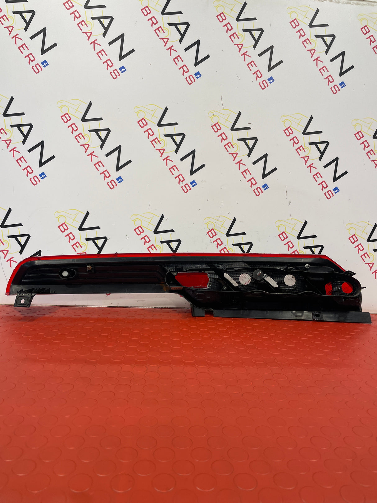 Ford Transit Custom GENUINE REAR PASSENGER SIDE TAIL LIGHT 2014-2018 (DAMAGED) P/N BK2113405AD-D1