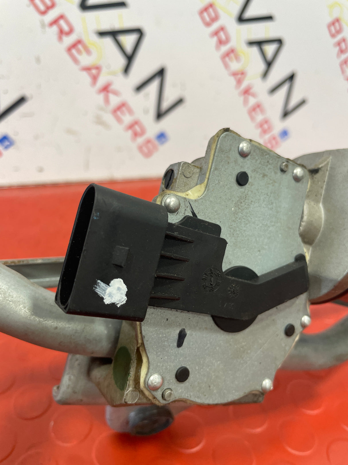 VW Transporter FRONT WIPER LINKAGE MECHANISM WITH MOTOR 2016 TO 2019 P/N 7E2955023C