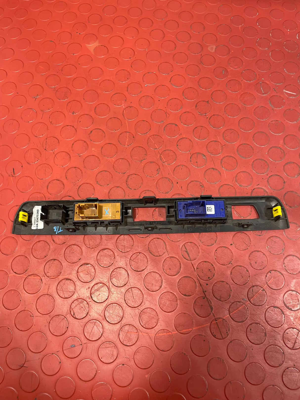 Citroen Berlingo/Peugeot Partner REAR CENTRAL LOCKING SWITCH AND PANEL 2019-2024 P/N 9811141877 / 9808825177