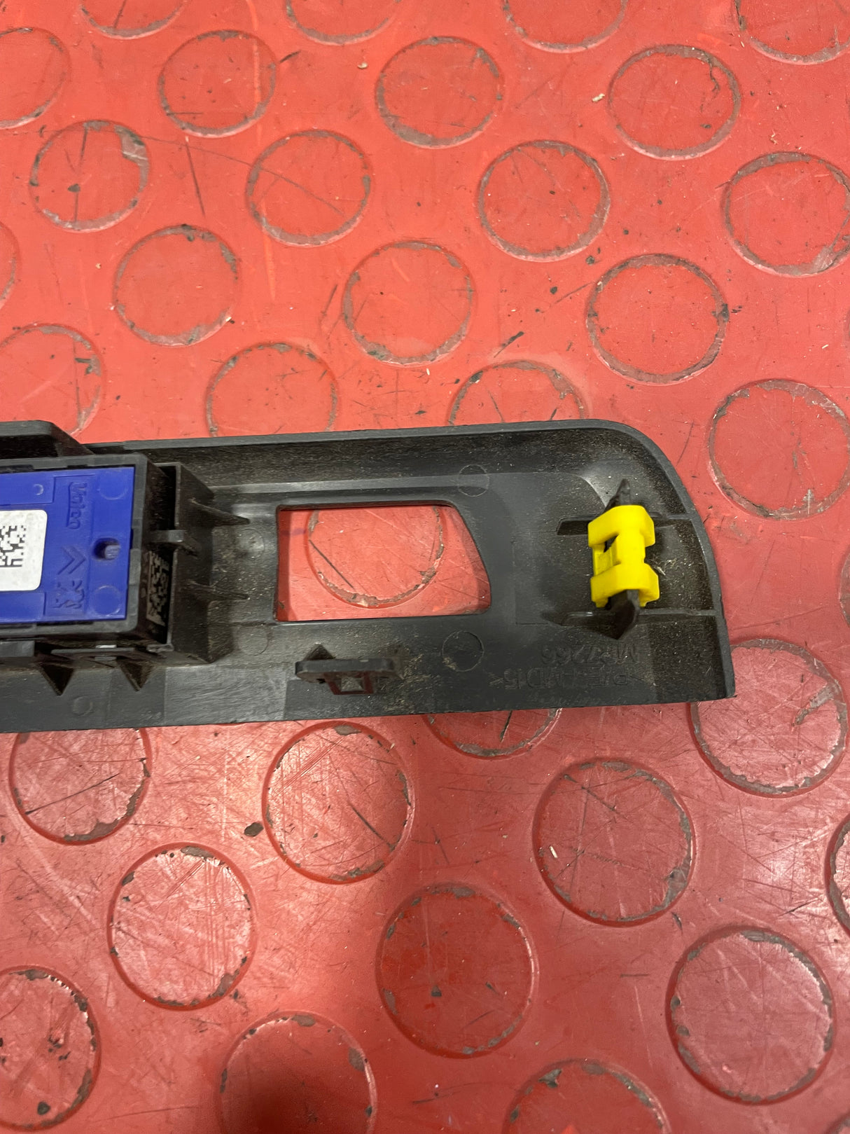 Citroen Berlingo/Peugeot Partner REAR CENTRAL LOCKING SWITCH AND PANEL 2019-2024 P/N 9811141877 / 9808825177