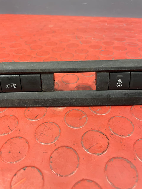 Citroen Dispatch/Peugeot Expert/Toyota Proace/Vauxhall Vivaro DASHBOARD CENTER SWITCH PANEL 2016-2024 P/N 9811141877 - 2 / 9808825177