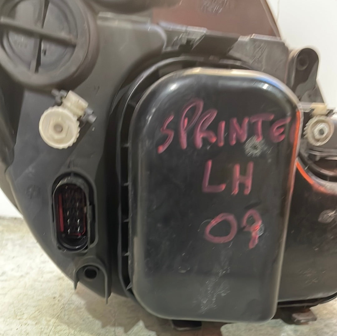 Mercedes Sprinter PASSANGER SIDE HEADLIGHT ASSEMBLY 2009 (DAMAGED BRACKETS,CLOUDED LENS) P/N 24738100