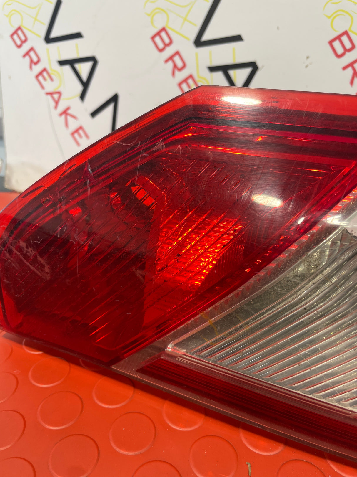 Ford Transit Custom GENUINE REAR PASSENGER SIDE TAIL LIGHT 2014-2018 (DAMAGED) P/N BK2113405AD-D1
