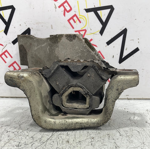 Citroen Relay/ Peugeot Boxer/ Fiat Ducato MK3 RIGHT ENGINE MOUNT BRACKET 2.2d 110kw P/N 1367173080