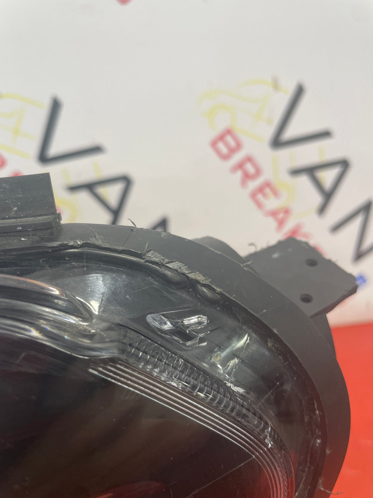 Citroen Dispatch/ Peugeot Expert/ Toyota Proace/ Vauxhall Vivaro (19) PASSENGER SIDE HEADLIGHT 2017-2024 (Damaged see pics) P/N 9808567980-D2