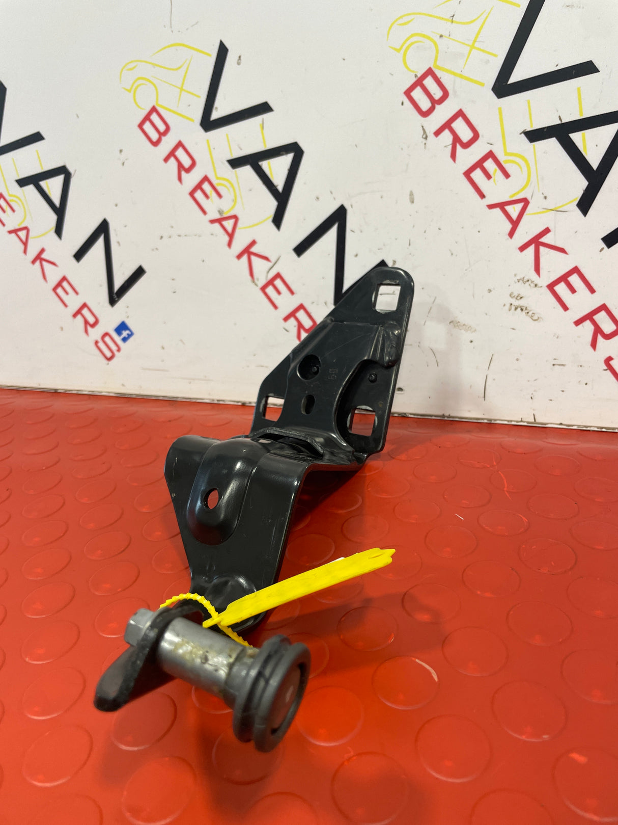 Renault Master/Vauxhall Movano Mk3 TOP LEFT SLIDING DOOR ROLLER BRACKET P/N 777950673R