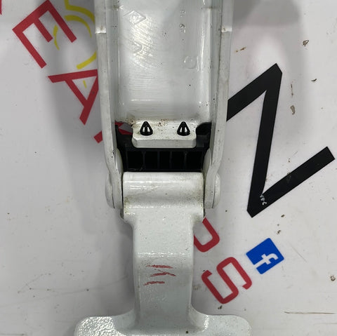 Renault Kangoo RIGHT REAR UPPER DOOR HINGE P/N KL1312A