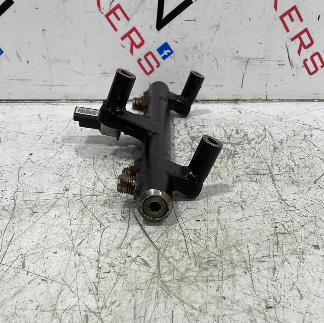 Ford/Citroen/Peugeot INJECTOR RAIL WITH SENSOR 2.0L P/N 9681909680-04