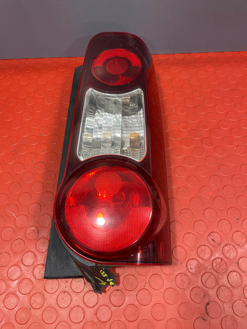 Citroen Berlingo/Peugeot Partner TAIL LIGHT DRIVER'S SIDE (DAMAGE MOUNTING) 1.6 2012-2018 P/N 9680607880 - 1